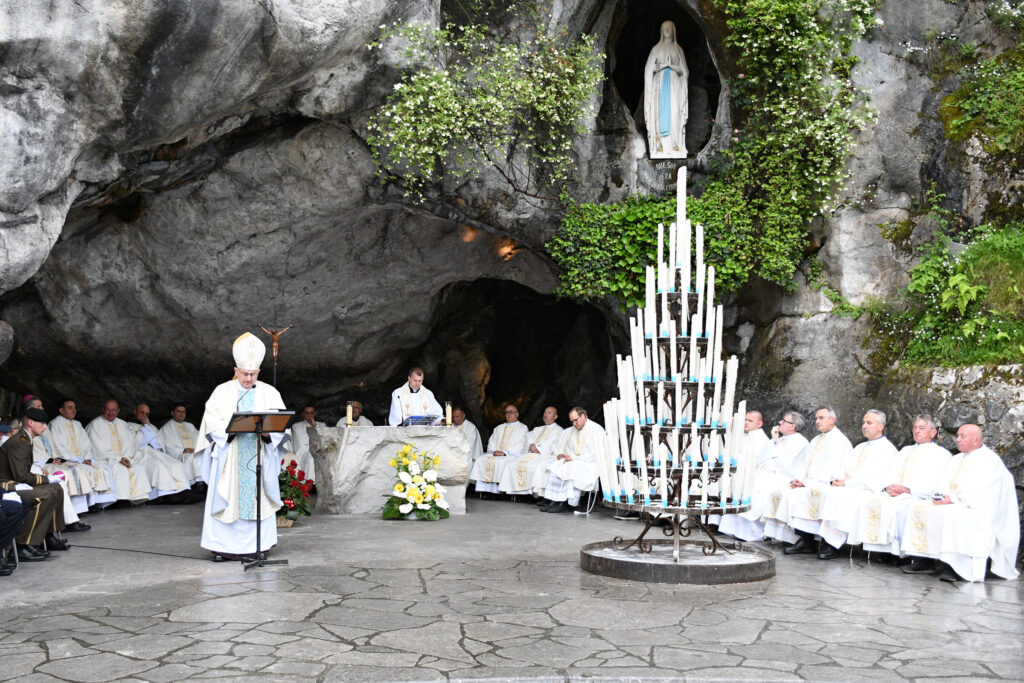 Slika https://www.morh.hr/wp-content/uploads/2023/05/052023-05-11-vojno-hodocasce-05-1024x683.jpg