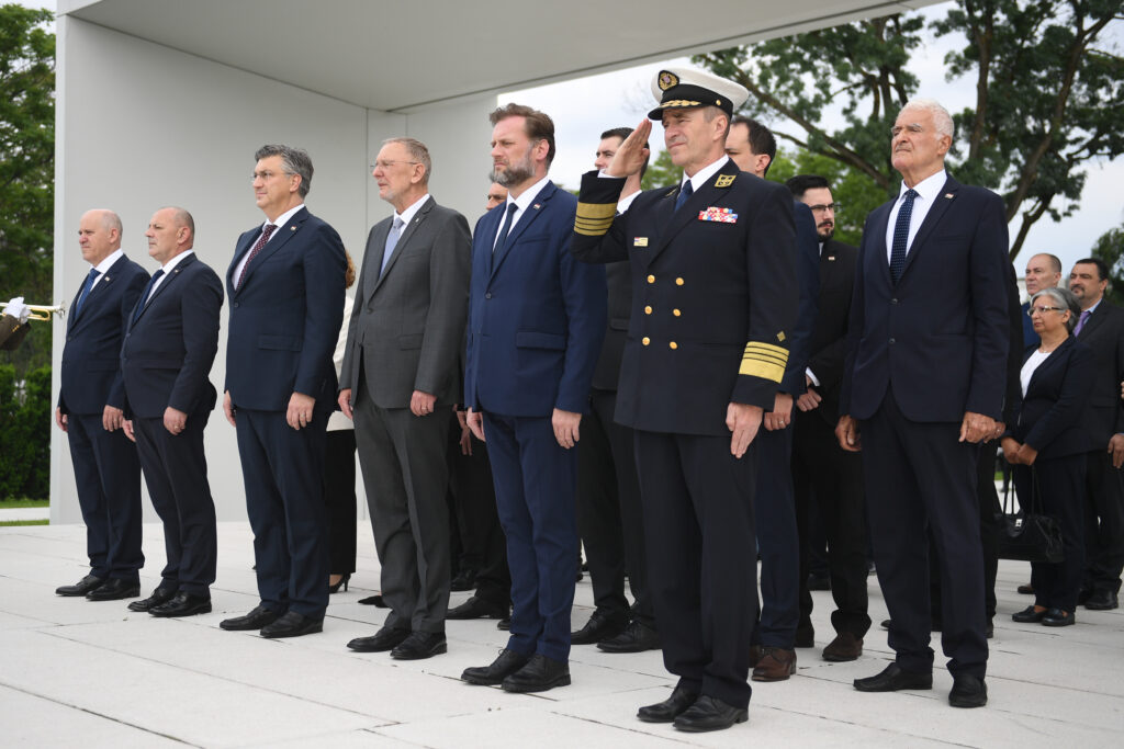 Slika https://www.morh.hr/wp-content/uploads/2023/05/2023-05-30-dan-drzavnosti-1024x683.jpg