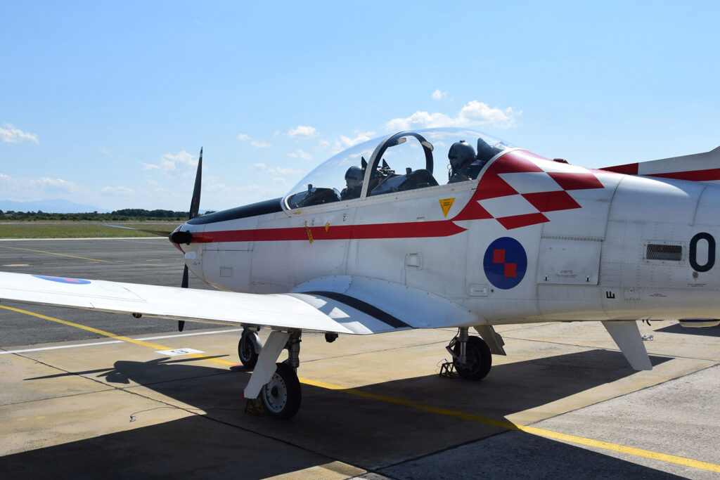 Slika https://www.morh.hr/wp-content/uploads/2023/06/2023-06-16-piloti-1024x683.jpg