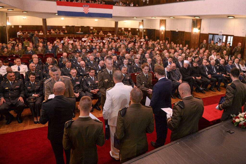 Slika https://www.morh.hr/wp-content/uploads/2023/06/2023-06-30-promocija-1024x683.jpg