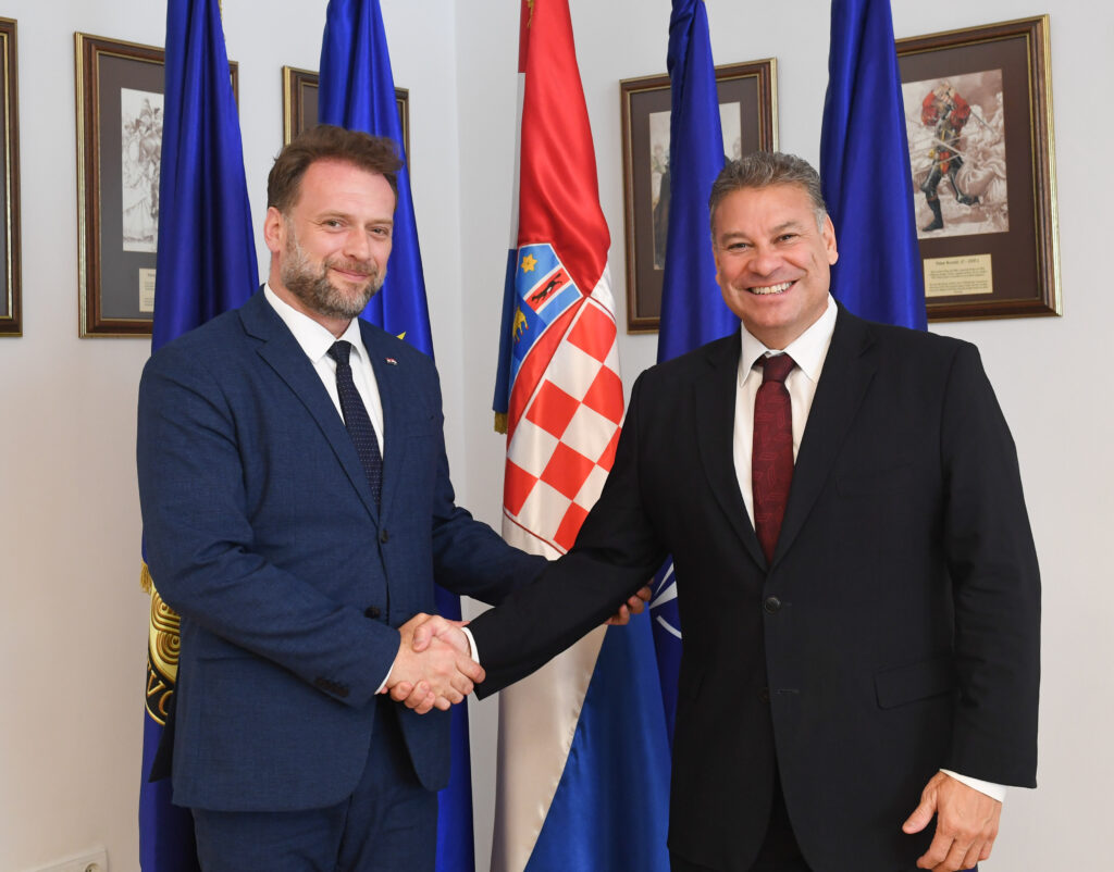 Slika https://www.morh.hr/wp-content/uploads/2023/07/2023-07-06-banozic-escobar-1024x802.jpg