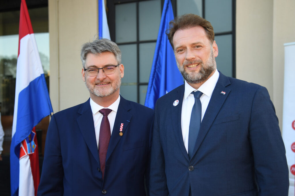 Slika https://www.morh.hr/wp-content/uploads/2023/07/2023-07-14-dan-drzavniosti-francuske-republike-1a-1024x683.jpg