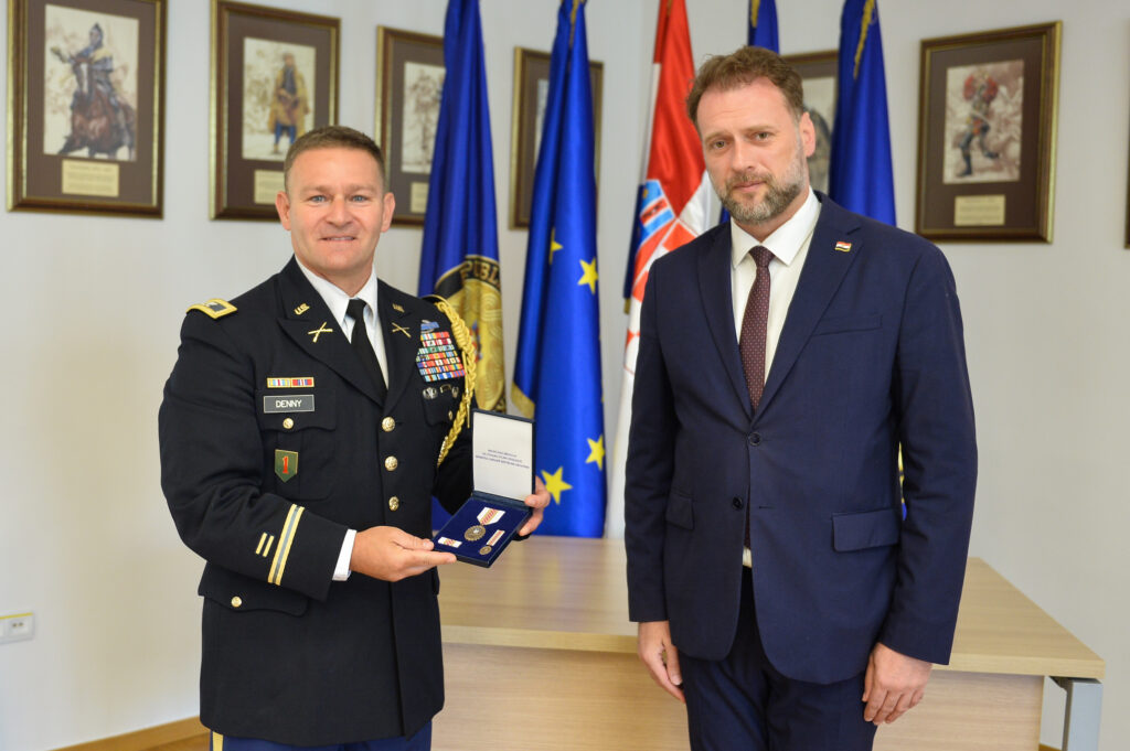 Slika https://www.morh.hr/wp-content/uploads/2023/07/2023-07-27-denny-broncana-medalja-1024x681.jpg