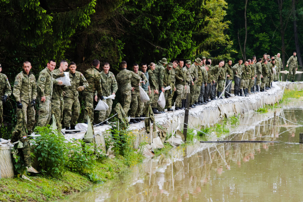 Slika https://www.morh.hr/wp-content/uploads/2023/08/2023-08-05-obrana-od-poplava-1024x683.jpg