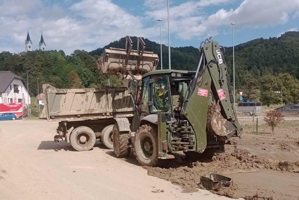 Slika https://www.morh.hr/wp-content/uploads/2023/08/2023-08-12-pomoc-sloveniji-1024x683.jpg