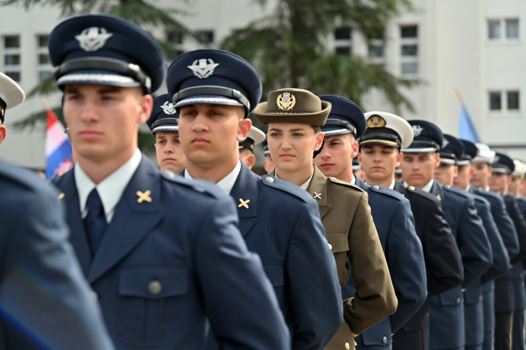 Slika https://www.morh.hr/wp-content/uploads/2023/09/2023-0923-kadeti-1024x681.jpg