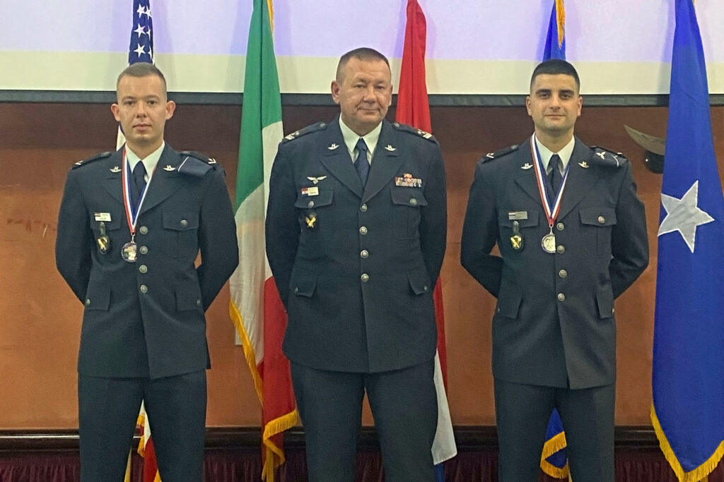 Slika https://www.morh.hr/wp-content/uploads/2023/10/2023-10-04-aviano-1024x683.jpg