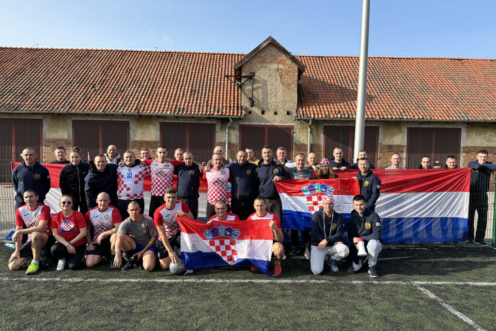 Slika https://www.morh.hr/wp-content/uploads/2023/10/2023-10-04-billychip-poljska-1024x683.jpg