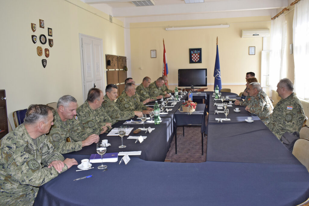 Slika https://www.morh.hr/wp-content/uploads/2023/10/2023-10-27-srediste-za-obuku-i-doktrinu-logistike-1-1024x683.jpg