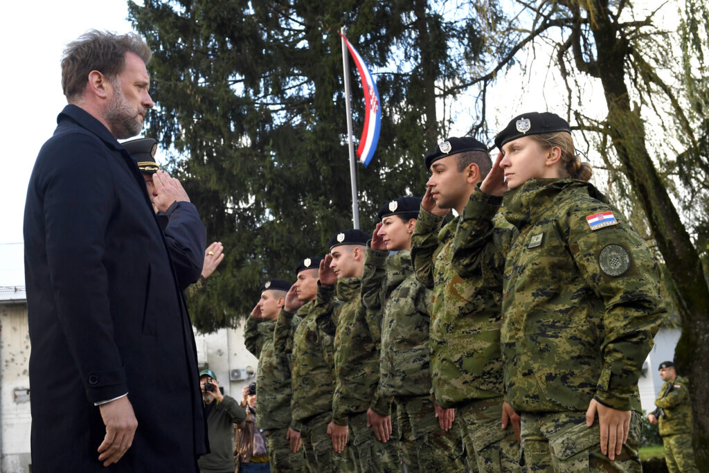 Slika https://www.morh.hr/wp-content/uploads/2023/11/2023-11-03-vukovi-1-1-1024x683.jpg