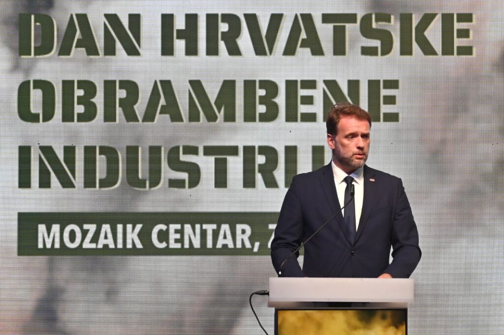 Slika https://www.morh.hr/wp-content/uploads/2023/11/2023-11-07-hr-obrambena-industrija-16-1024x681.jpg