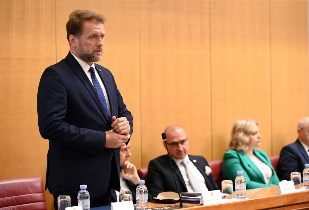 Slika https://www.morh.hr/wp-content/uploads/2023/11/2023-11-07-sabor-1024x696.jpg
