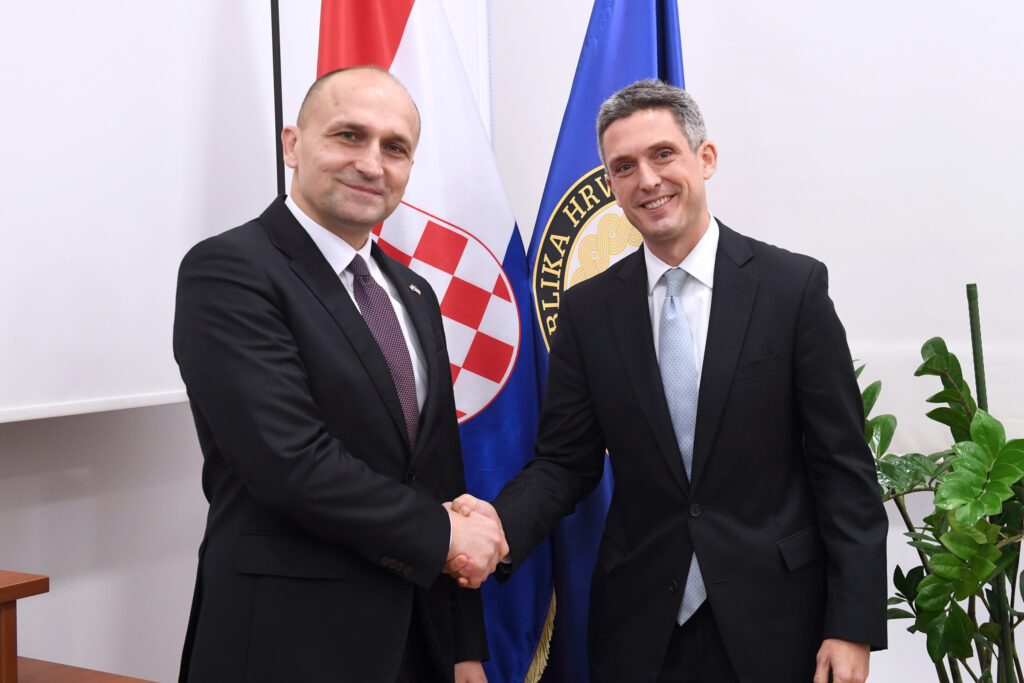 Slika https://www.morh.hr/wp-content/uploads/2023/11/2023-11-22-sad-veleposlanik-1024x683.jpg