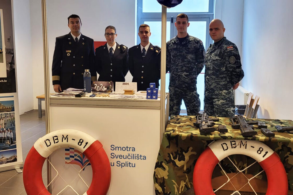 Slika https://www.morh.hr/wp-content/uploads/2023/12/2023-12-13-vojno-pomorstvo-1024x683.jpg