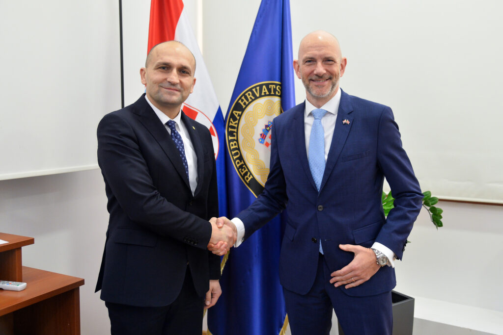 Slika https://www.morh.hr/wp-content/uploads/2023/12/2023-12-18-brit-1024x683.jpg