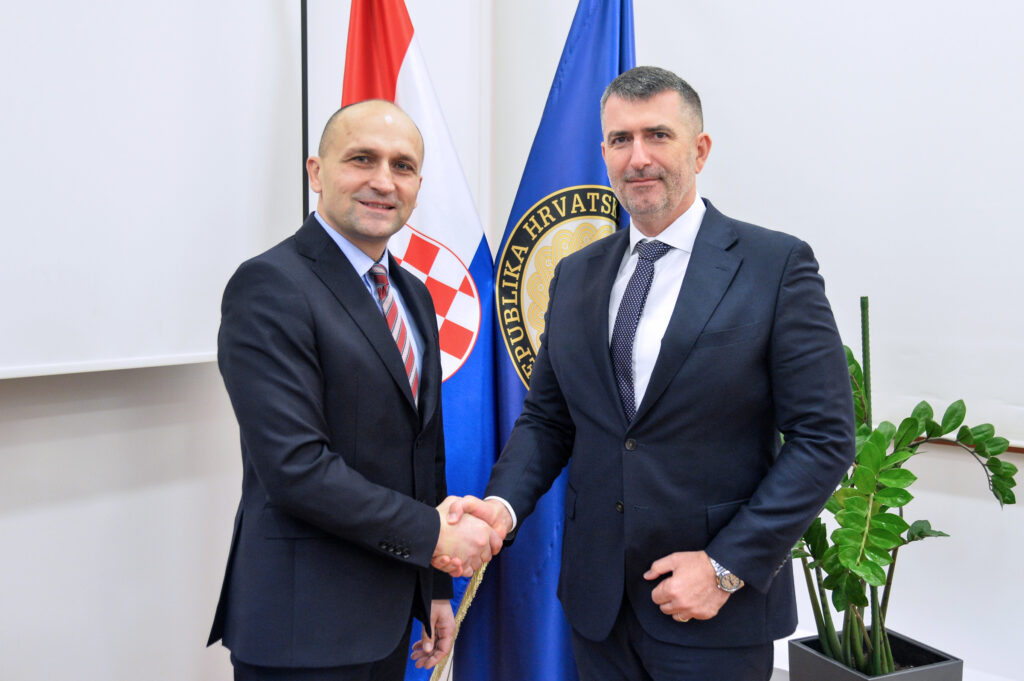 Slika https://www.morh.hr/wp-content/uploads/2023/12/2023-12-20-madarska-1024x681.jpg