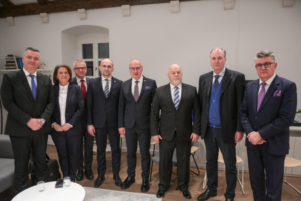 Slika https://www.morh.hr/wp-content/uploads/2024/01/2024-01-14-kotor-1024x683.jpg