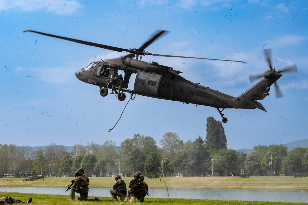 Slika https://www.morh.hr/wp-content/uploads/2024/01/2024-01-27-blackhawk-vjezba-1024x683.jpg