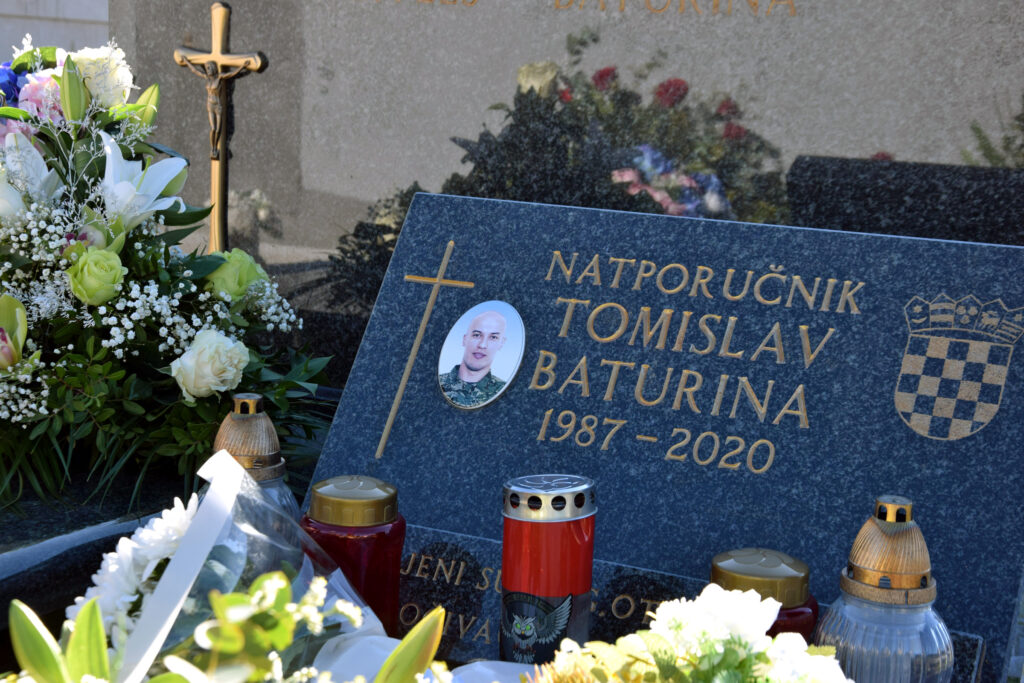 Slika https://www.morh.hr/wp-content/uploads/2024/01/2024-01-27-klarin-i-baturina-obljetnica-1024x683.jpg