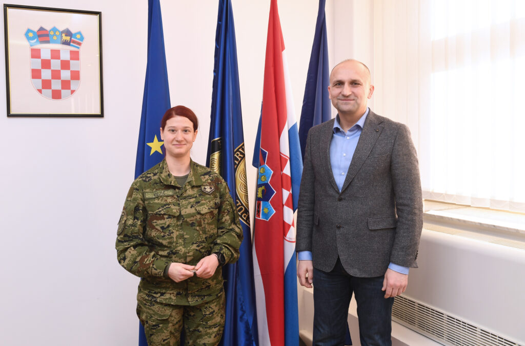 Slika https://www.morh.hr/wp-content/uploads/2024/02/2024-02-01-desetnica-jelena-vujic-1024x676.jpg