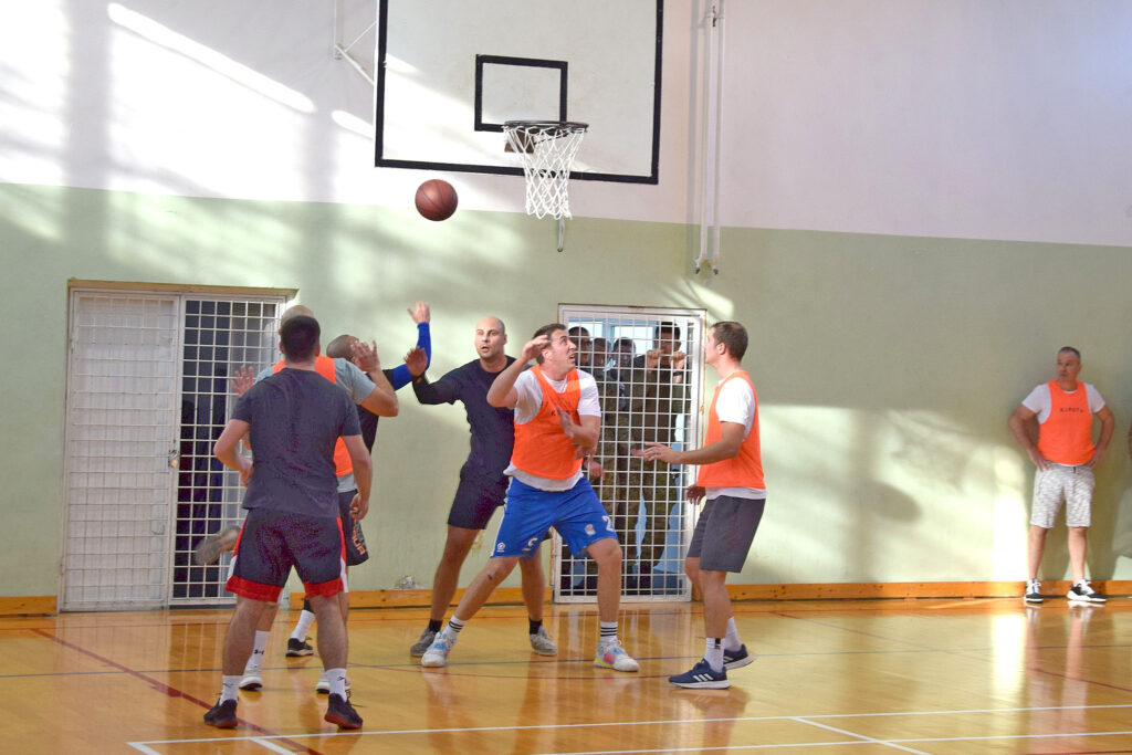 Slika https://www.morh.hr/wp-content/uploads/2024/02/2024-02-01-turnir-u-kosarci-1024x683.jpg