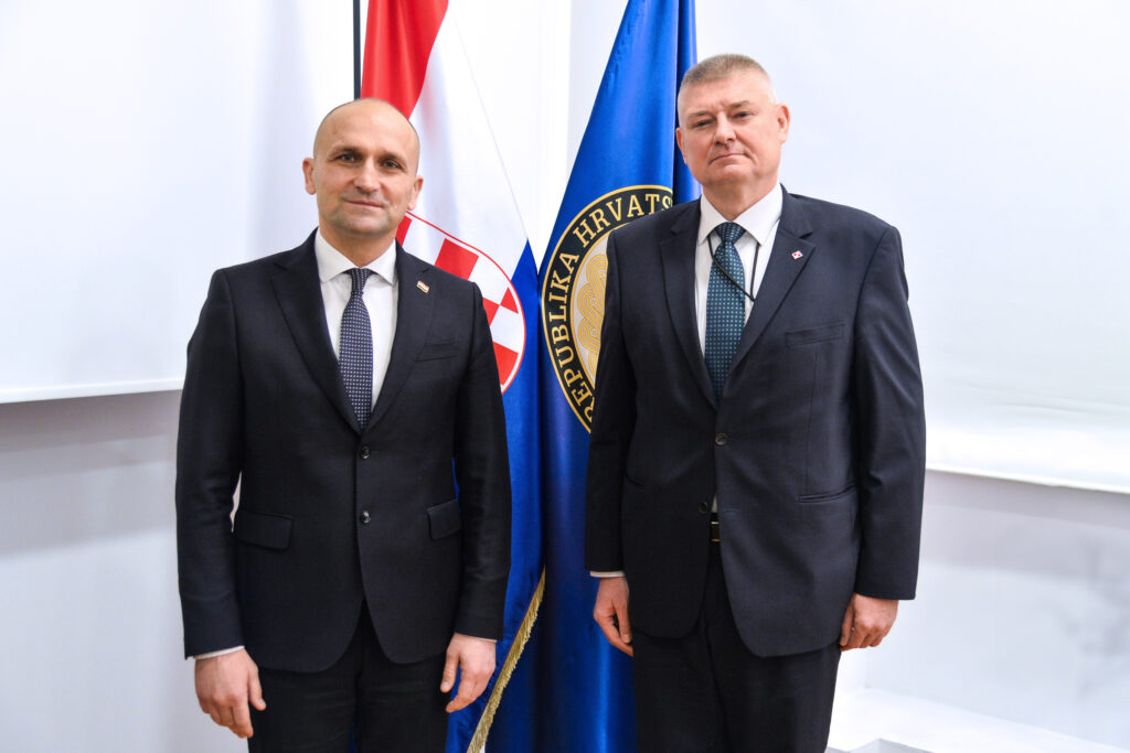 Slika https://www.morh.hr/wp-content/uploads/2024/02/2024-02-07-sastanak-poljski-viz--1024x683.jpg