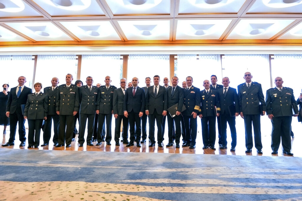 Slika https://www.morh.hr/wp-content/uploads/2024/02/2024-02-09-prijam-za-umirovljene-casnike--1024x683.jpg