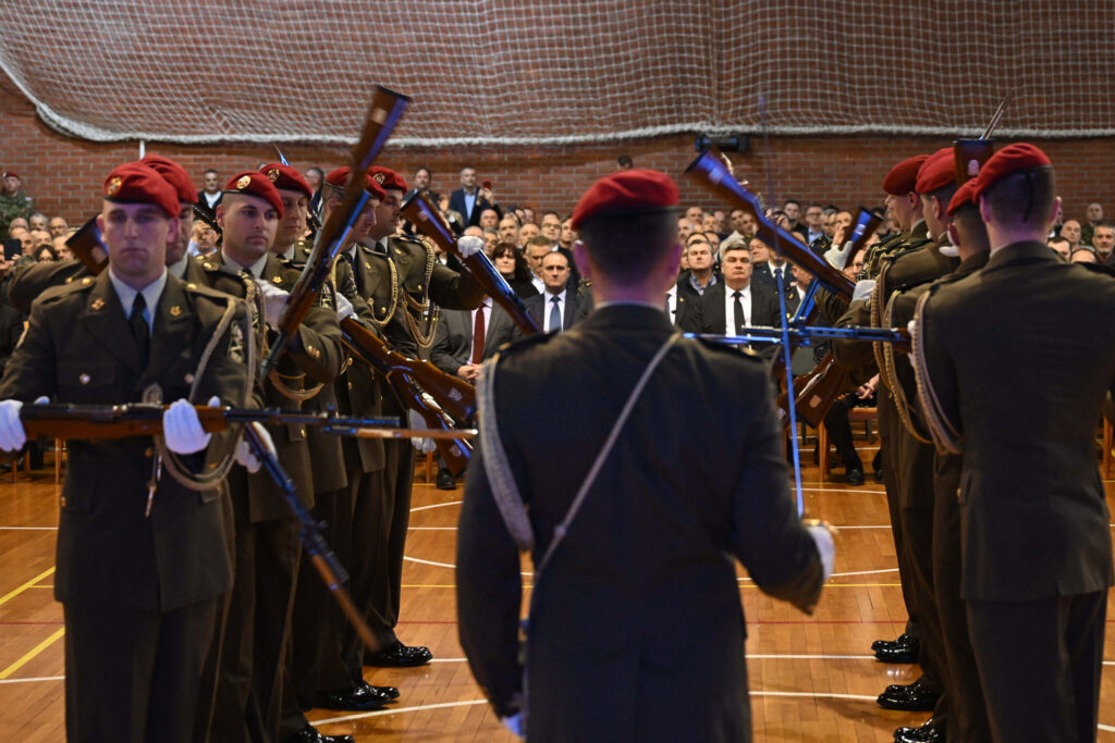 Slika https://www.morh.hr/wp-content/uploads/2024/02/2024-02-23-obljetnica-pzb-1024x683.jpg