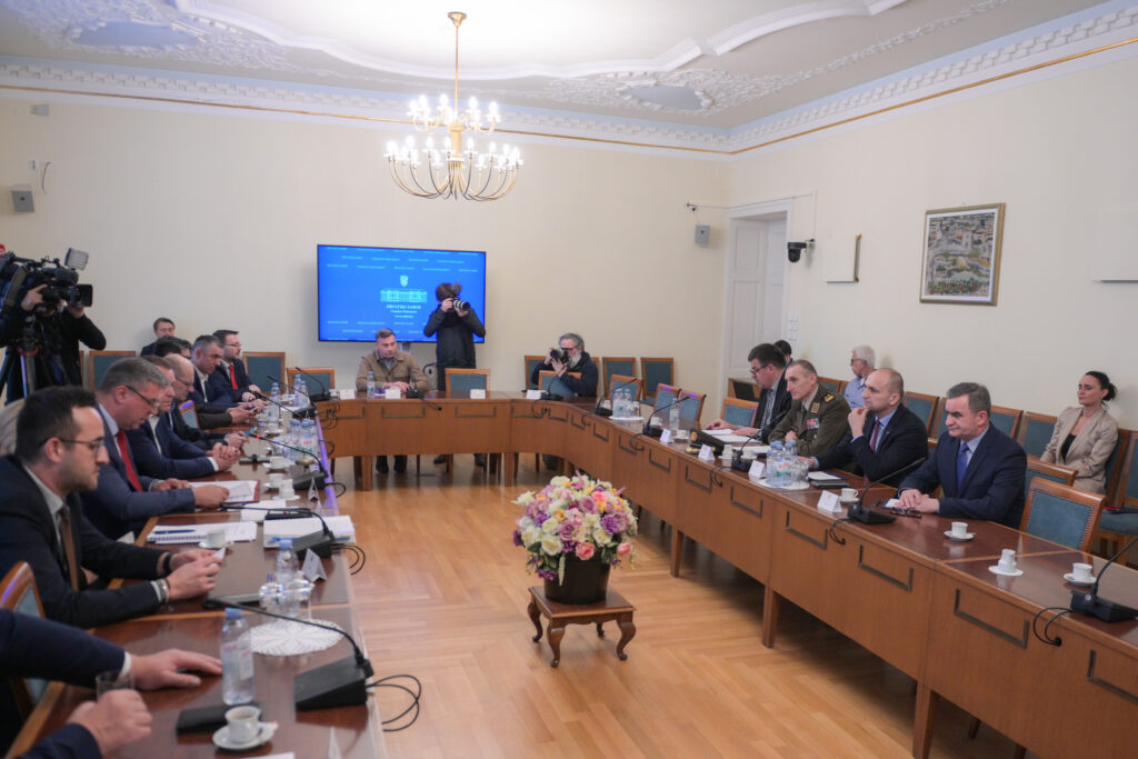 Slika https://www.morh.hr/wp-content/uploads/2024/03/2024-03-01-kundid-saborski-odbor-1024x683.jpg