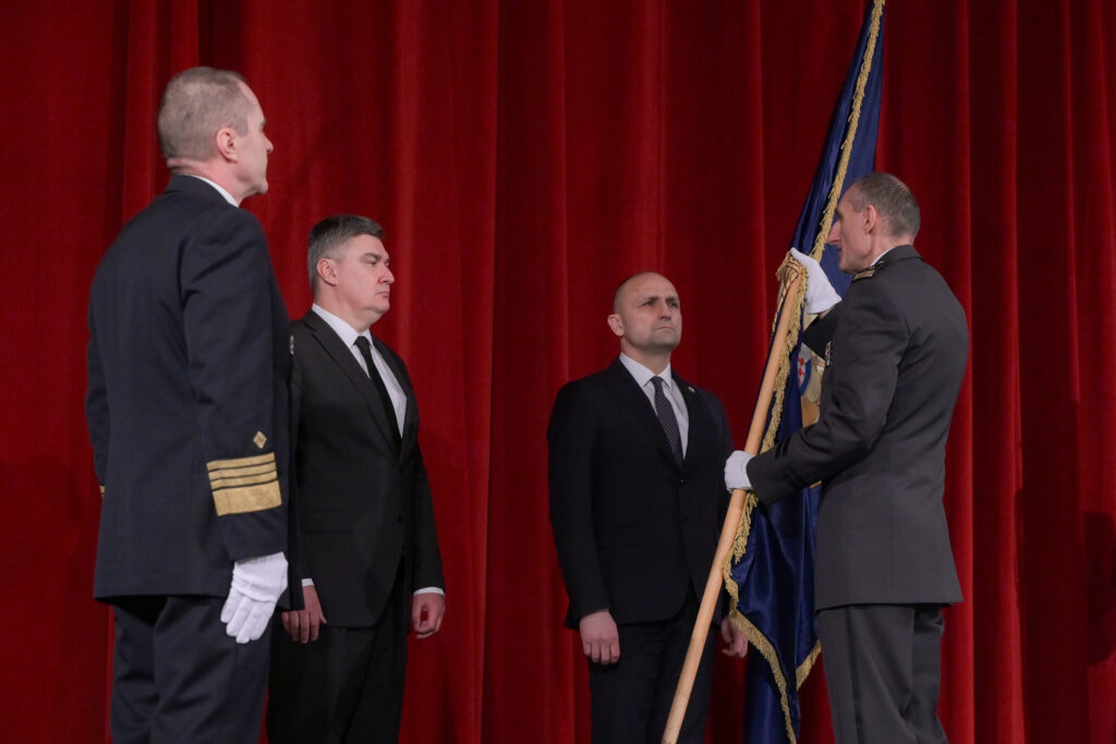 Slika https://www.morh.hr/wp-content/uploads/2024/03/2024-03-07-primopredaja-kundid-1024x683.jpg