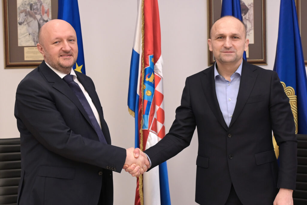 Slika https://www.morh.hr/wp-content/uploads/2024/03/2024-03-14_mo_potpisivanje_sporazuma_za_oob_0006-1024x683.jpg