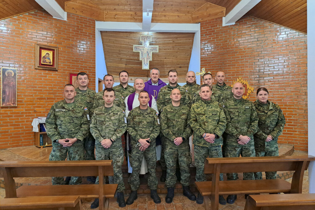 Slika https://www.morh.hr/wp-content/uploads/2024/03/2024-03-19-kfor-1024x683.jpg