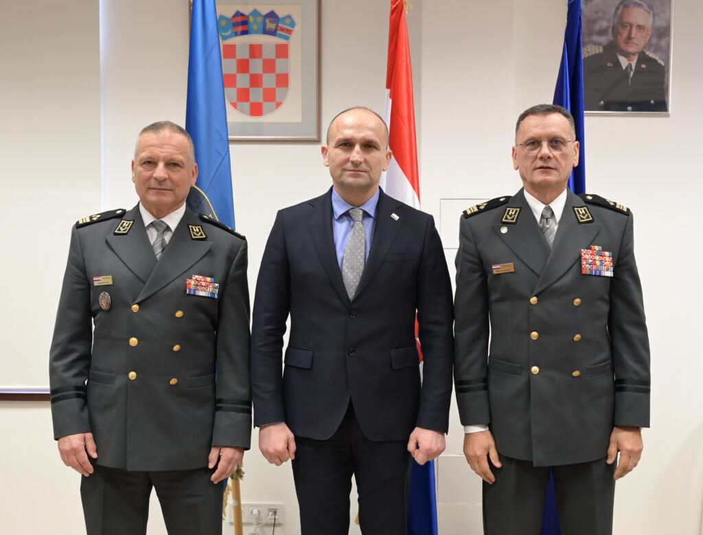 Slika https://www.morh.hr/wp-content/uploads/2024/03/2024-03-19-primopredaja-inspektorat-1024x779.jpg