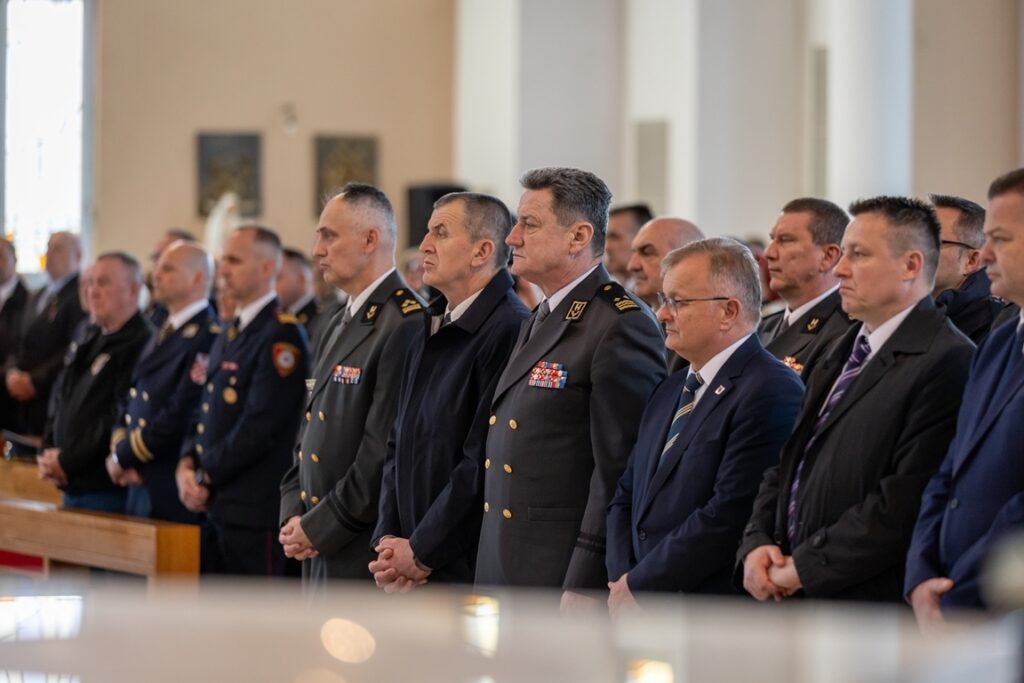 Slika https://www.morh.hr/wp-content/uploads/2024/03/2024-03-20-hvu-blagdan-sv-josip03-1024x683.jpg