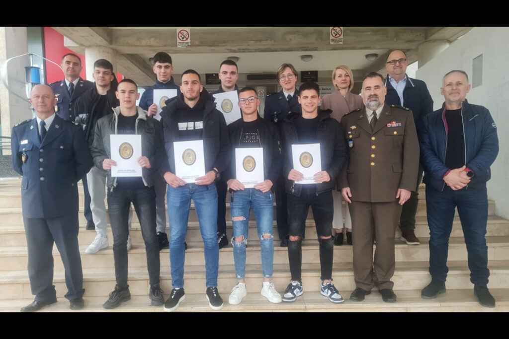 Slika https://www.morh.hr/wp-content/uploads/2024/03/2024-03-27-ugovor-o-stipendiranju-1024x683.jpg