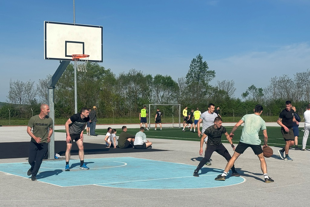 Slika https://www.morh.hr/wp-content/uploads/2024/04/2024-04-10-sportski-dan-petrinja.jpg