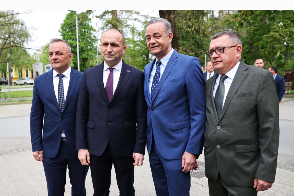 Slika https://www.morh.hr/wp-content/uploads/2024/04/2024-04-11-krizevci-1024x683.jpg