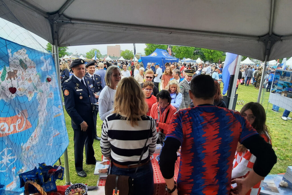 Slika https://www.morh.hr/wp-content/uploads/2024/04/2024-04-26-hrvatski-stand-1024x683.jpg