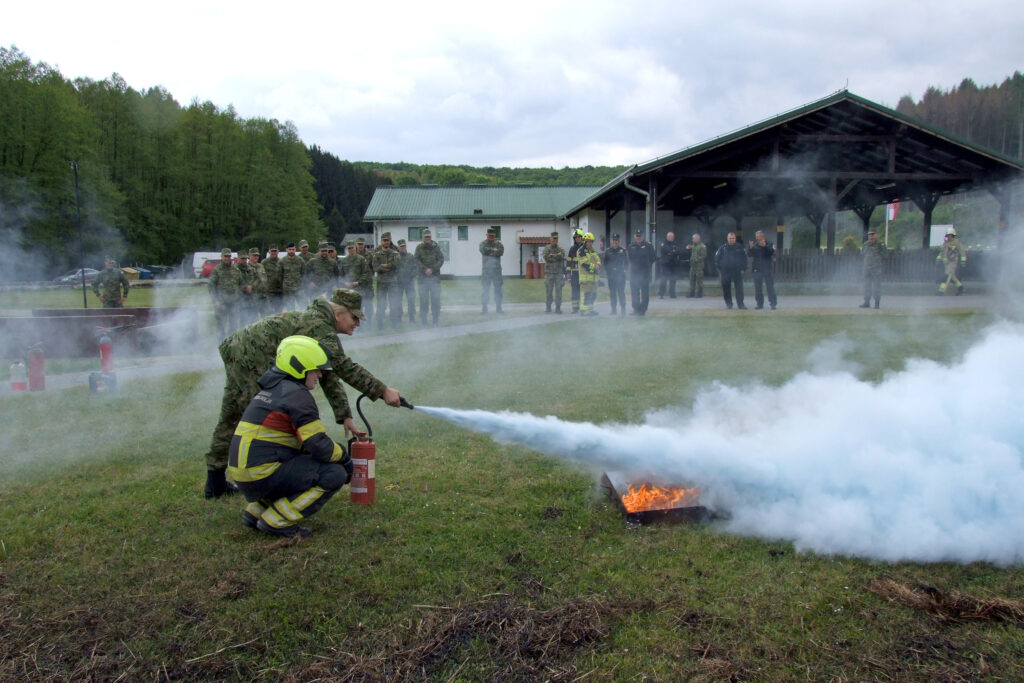 Slika https://www.morh.hr/wp-content/uploads/2024/04/2024-04-26-pokazna-vjezba-1-1024x683.jpg