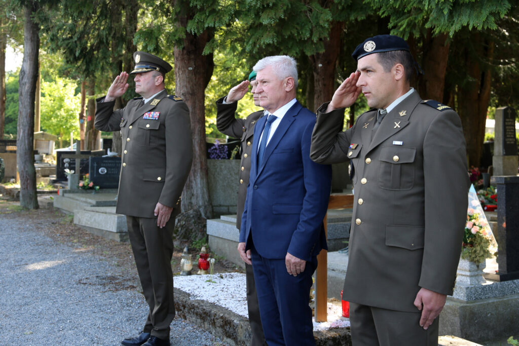 Slika https://www.morh.hr/wp-content/uploads/2024/04/2024-04-29-obljetnica-bobetko-1024x683.jpg