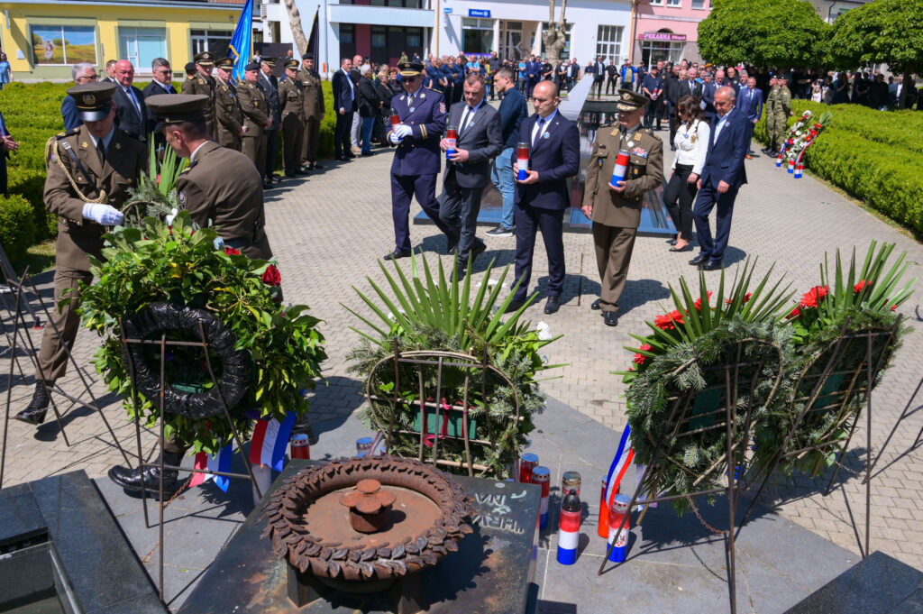 Slika https://www.morh.hr/wp-content/uploads/2024/04/2024-04-29-obljetnica-kuna-1024x681.jpg