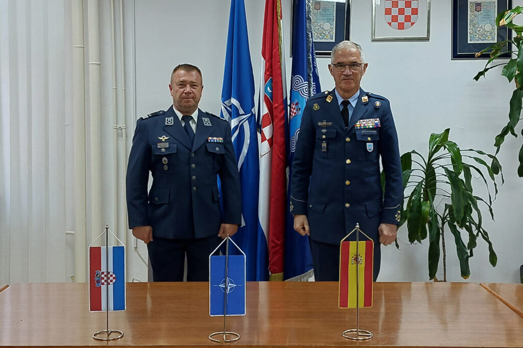 Slika https://www.morh.hr/wp-content/uploads/2024/05/2024-05-14-hrz-krizanec-i-sanchez-de-lara-1024x683.jpg