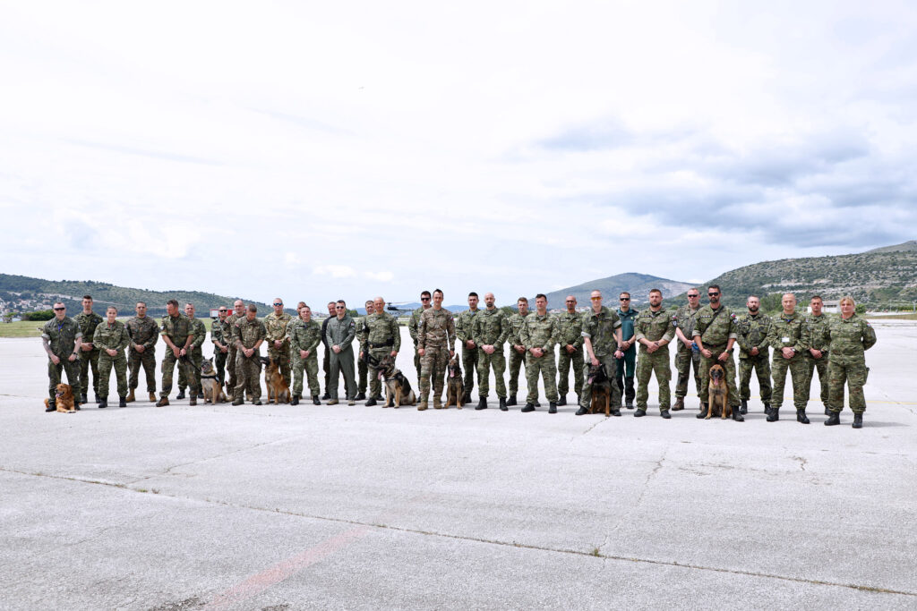 Slika https://www.morh.hr/wp-content/uploads/2024/05/2024-05-15-k9-vojnopolicijski-psi-1024x683.jpg