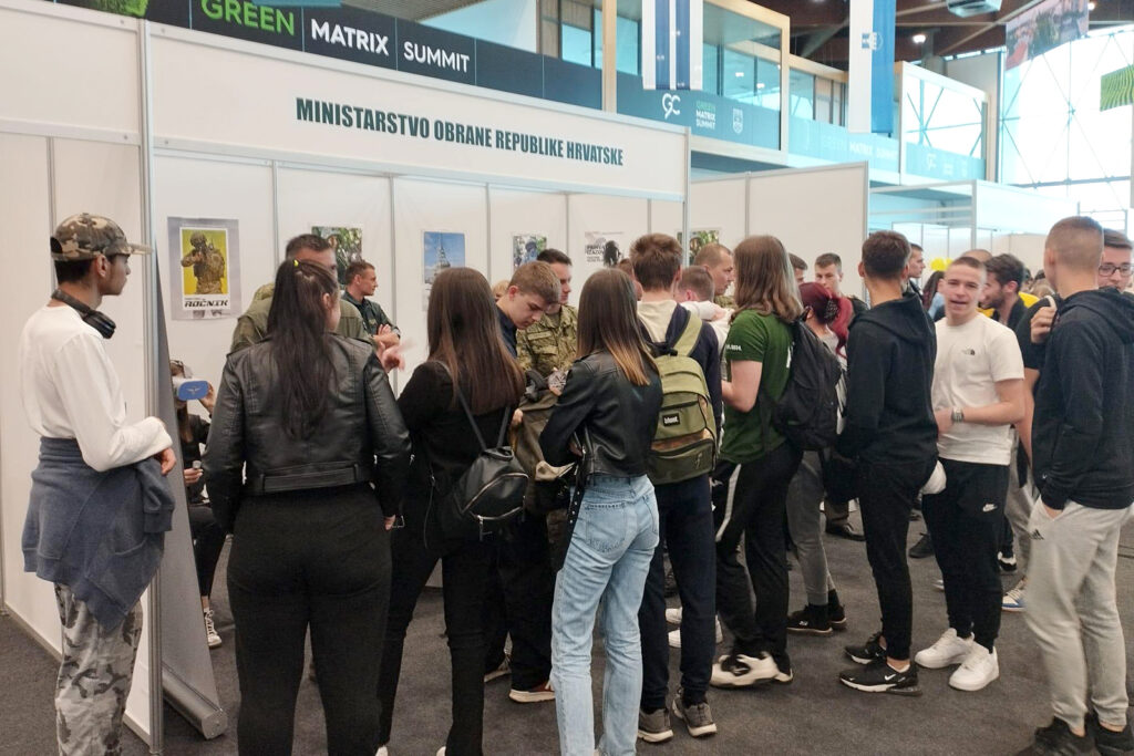 Slika https://www.morh.hr/wp-content/uploads/2024/05/2024-05-16-sajam-obrazovanja-i-mogucnosti-1024x683.jpg
