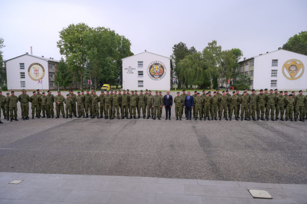 Slika https://www.morh.hr/wp-content/uploads/2024/05/2024-05-20-kfor-1024x681.jpg