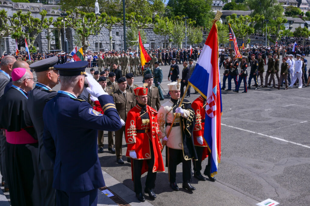 Slika https://www.morh.hr/wp-content/uploads/2024/05/2024-05-24-ceremonija-1024x681.jpg