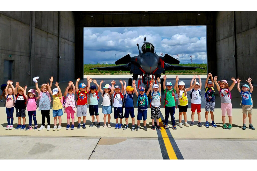 Slika https://www.morh.hr/wp-content/uploads/2024/05/2024-05-24-vrtic-na-plesu-n-1024x683.jpg