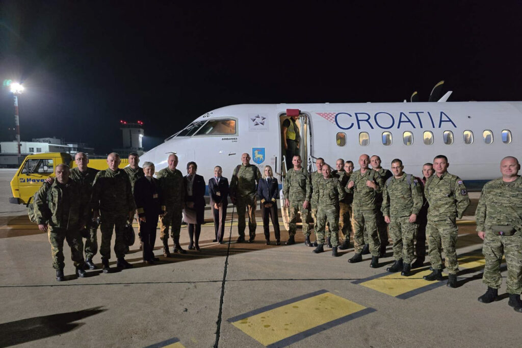 Slika https://www.morh.hr/wp-content/uploads/2024/05/2024-05-31-kfor-rotacija-40-41-hrvcon-1-1024x683.jpg