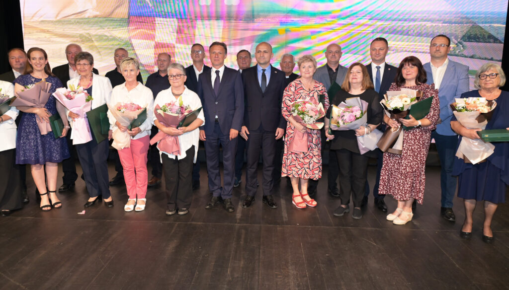 Slika https://www.morh.hr/wp-content/uploads/2024/06/2024-06-07-dan-bjelovarsko-bilogorske-zupanjije-01-1024x584.jpg