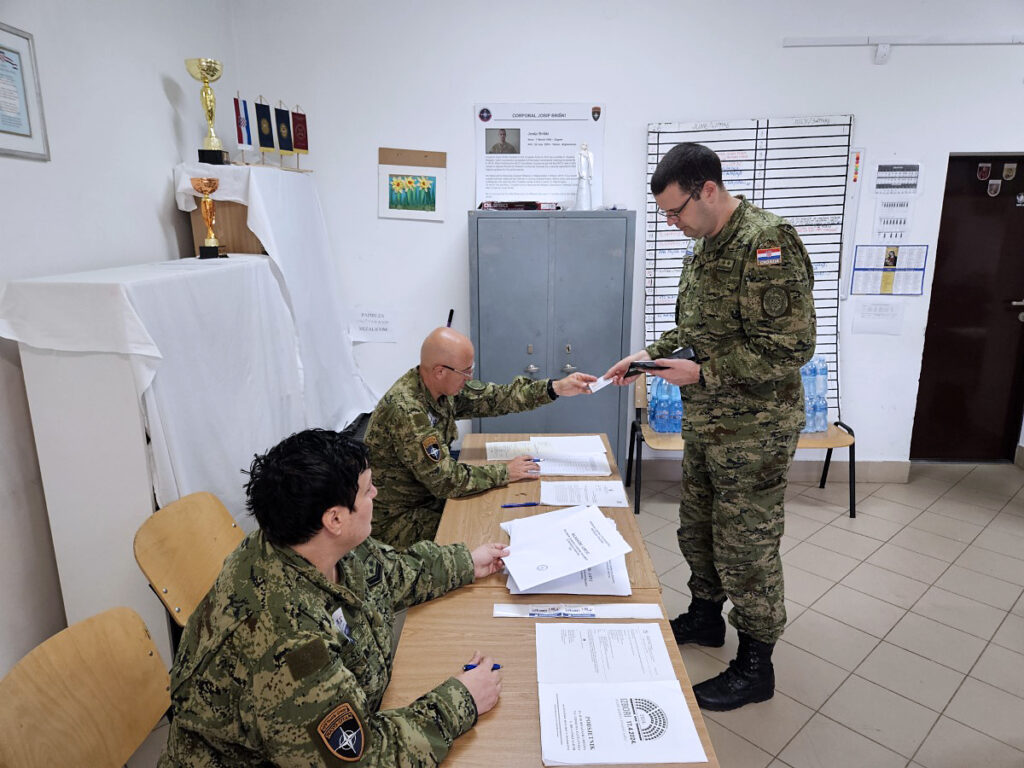 Slika https://www.morh.hr/wp-content/uploads/2024/06/2024-06-09-09-glasovanje-1024x768.jpg